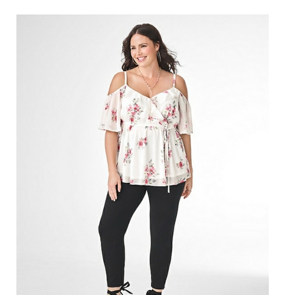 Torrid white floral top - Picture 2 of 3